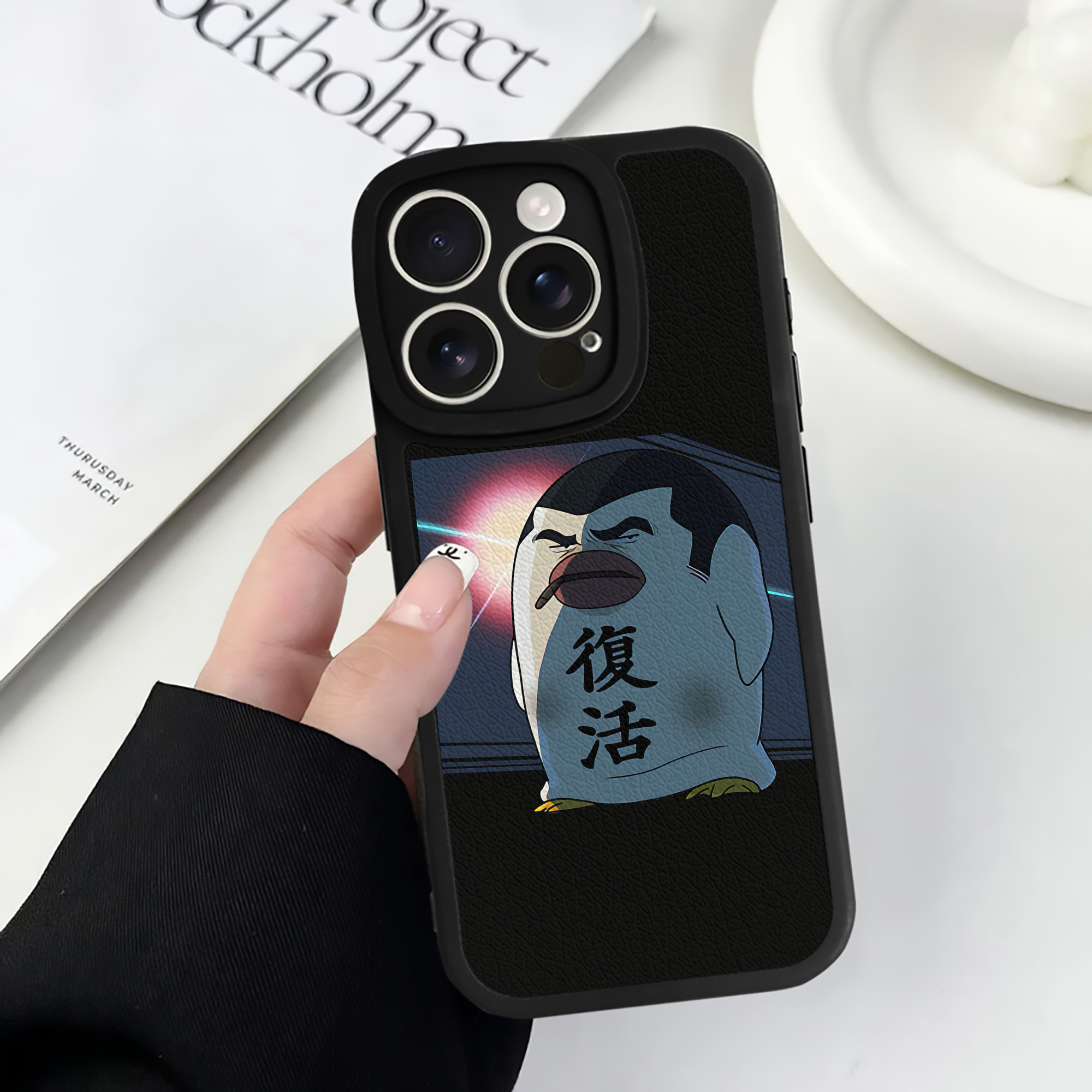 （画像用） ぎんたま 坂田銀時（さかたぎんとき） 神楽 志村新八（しむら しんぱち） GINTAMA Sakata Gintoki Kagura Shimura Shinpachi 【iPhone 16シリーズ対応】シリコンスマホケース（レザー調） 材質：シリコン
